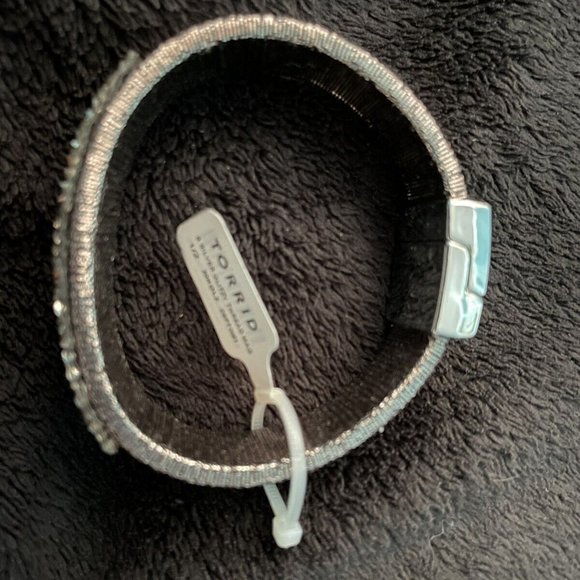 BNWT Torrid Silver Metallic Bangle Bracelet - Picture 4 of 4